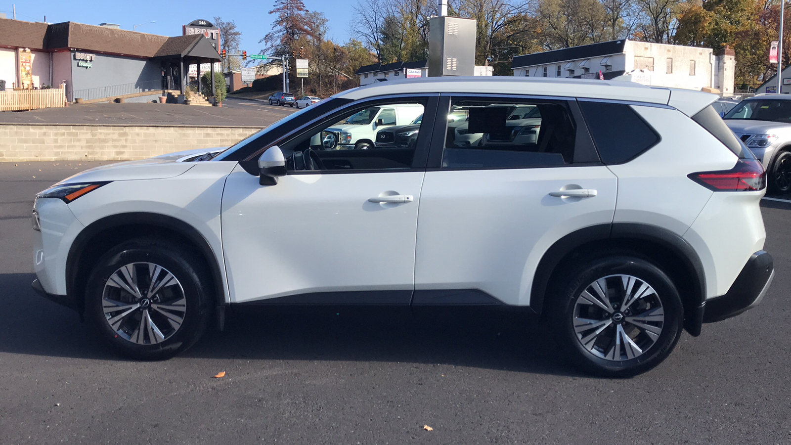 2022 Nissan Rogue SV 4