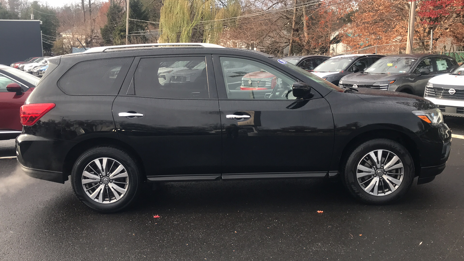 2018 Nissan Pathfinder SV 28