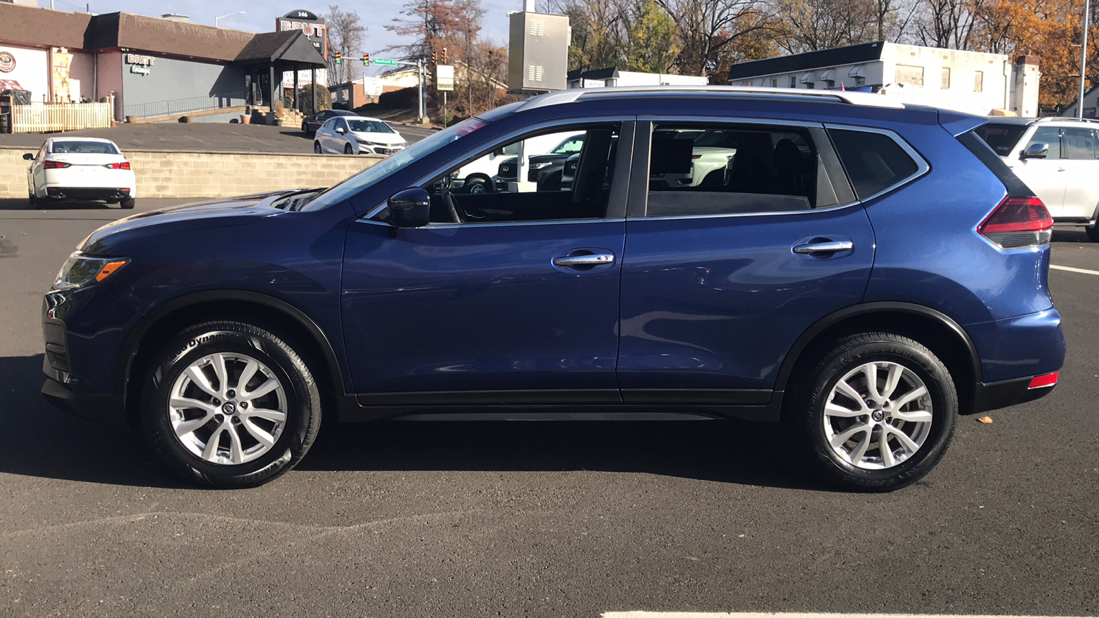 2019 Nissan Rogue SV 4