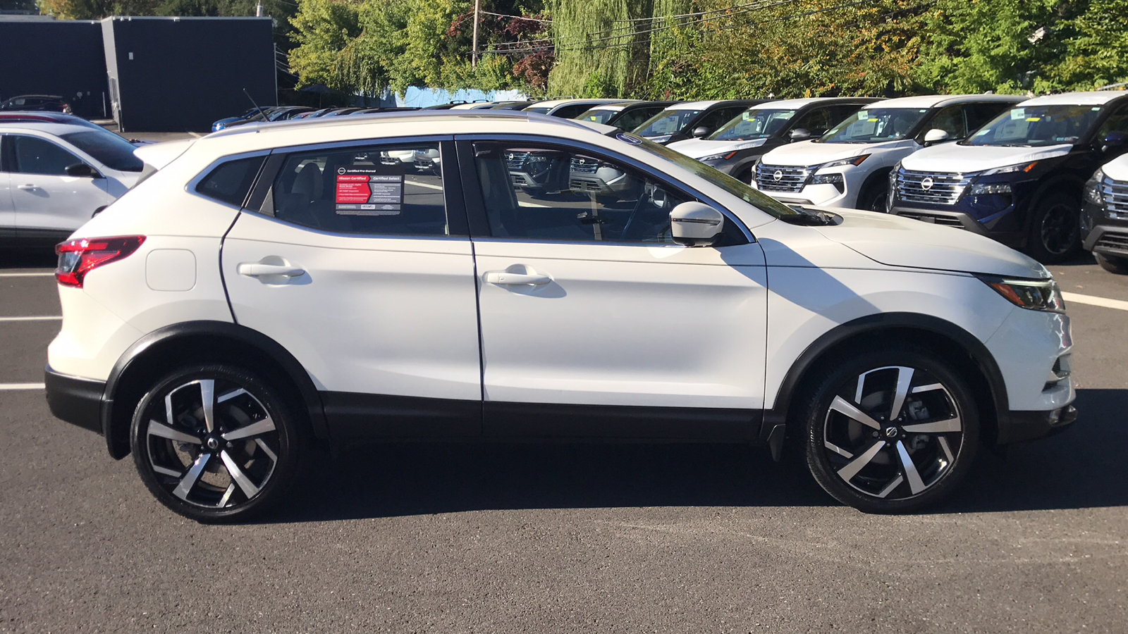 2021 Nissan Rogue Sport SL 28