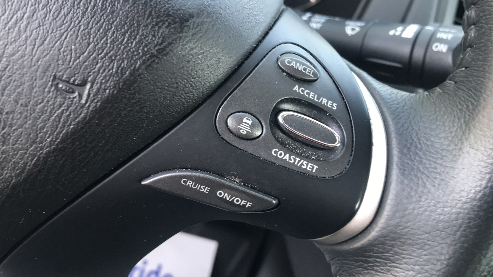 2018 Nissan Pathfinder SL 11