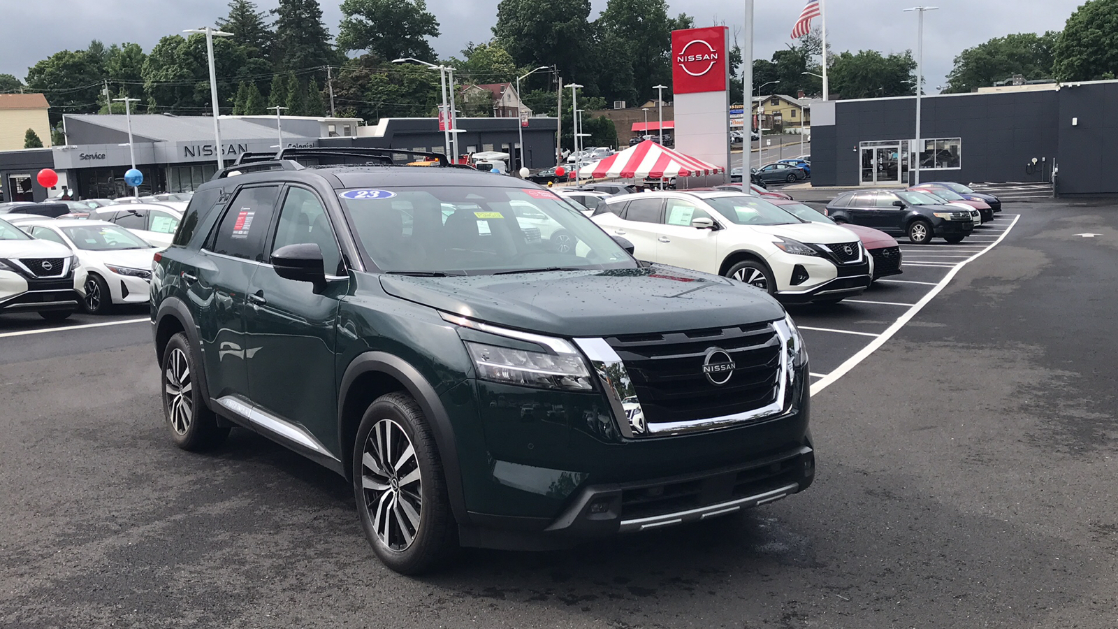 2023 Nissan Pathfinder Platinum 1