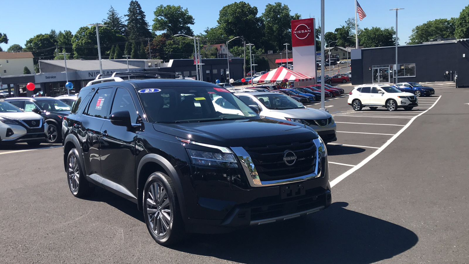 2023 Nissan Pathfinder SL 1