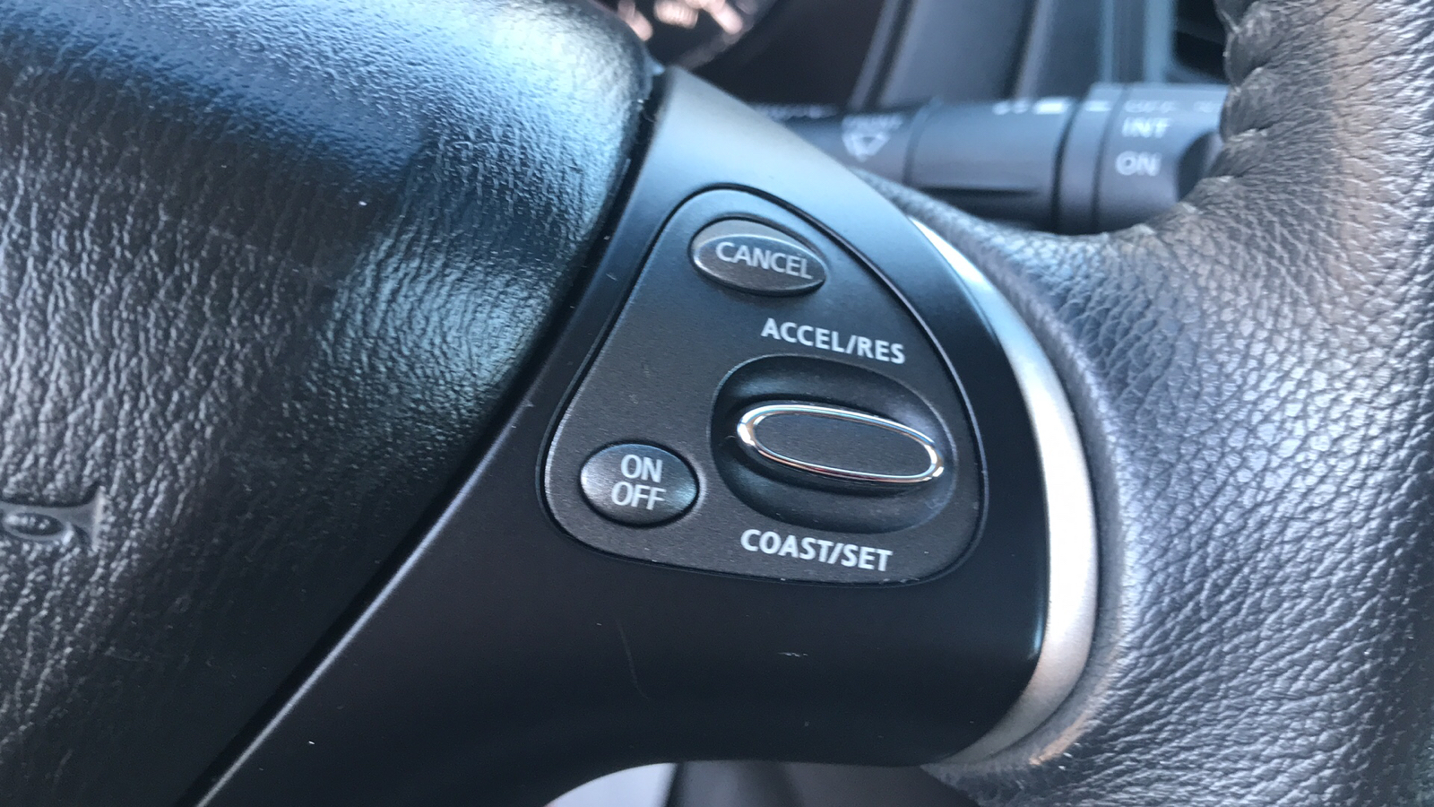 2016 Nissan Pathfinder SV 11