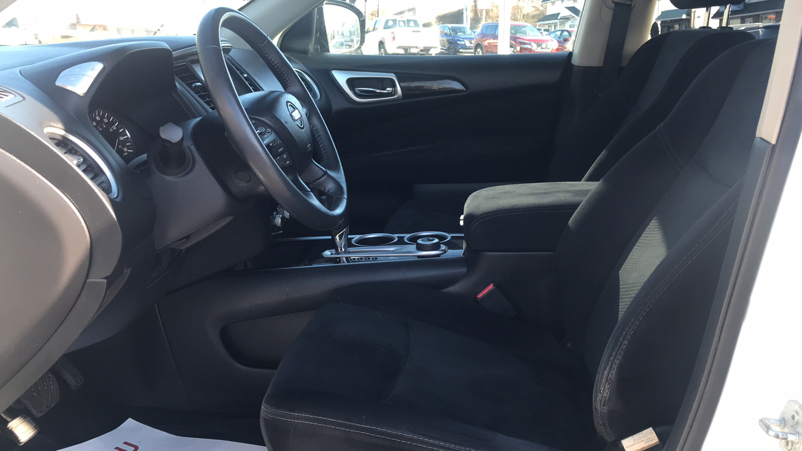 2016 Nissan Pathfinder SV 18