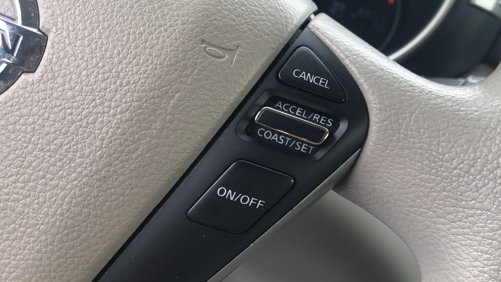 2016 Nissan Quest S 10
