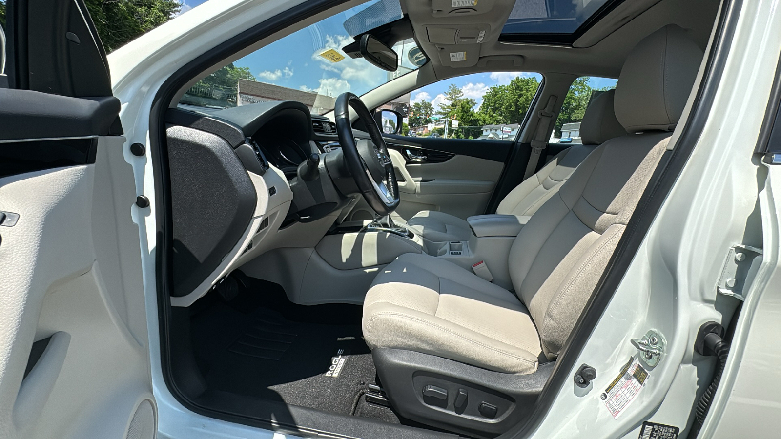 2019 Nissan Rogue Sport SL 28