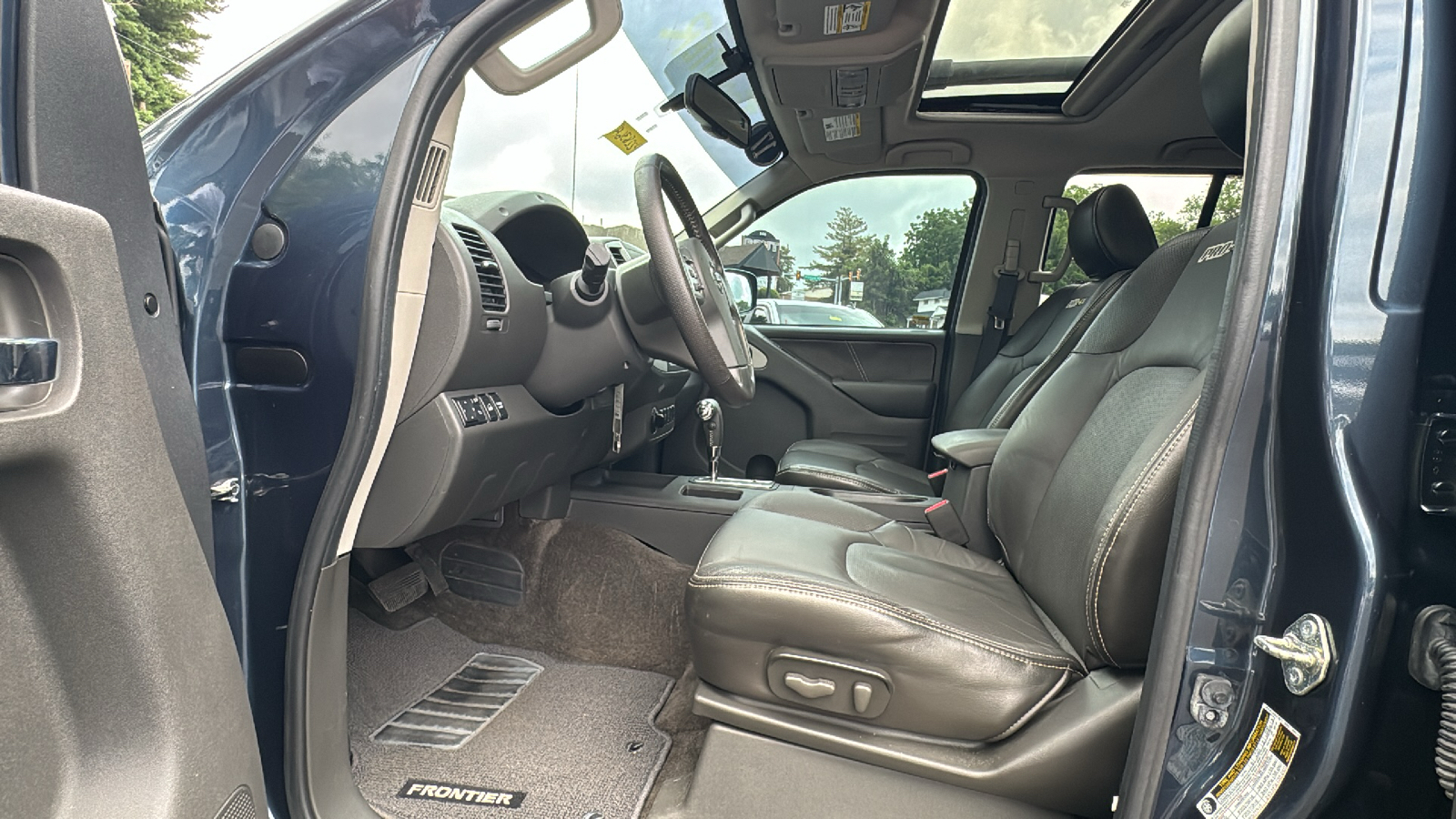 2017 Nissan Frontier PRO-4X 29