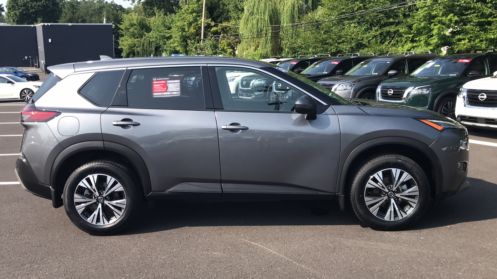 2021 Nissan Rogue SV 26