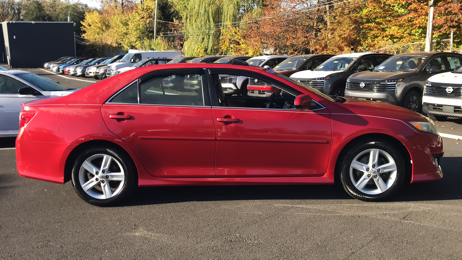 2012 Toyota Camry SE 24