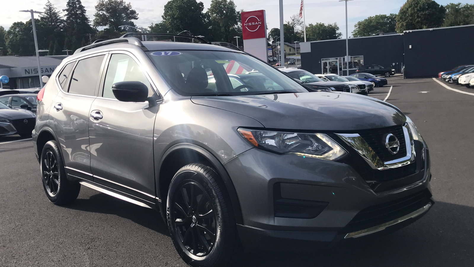 2017 Nissan Rogue SV 1