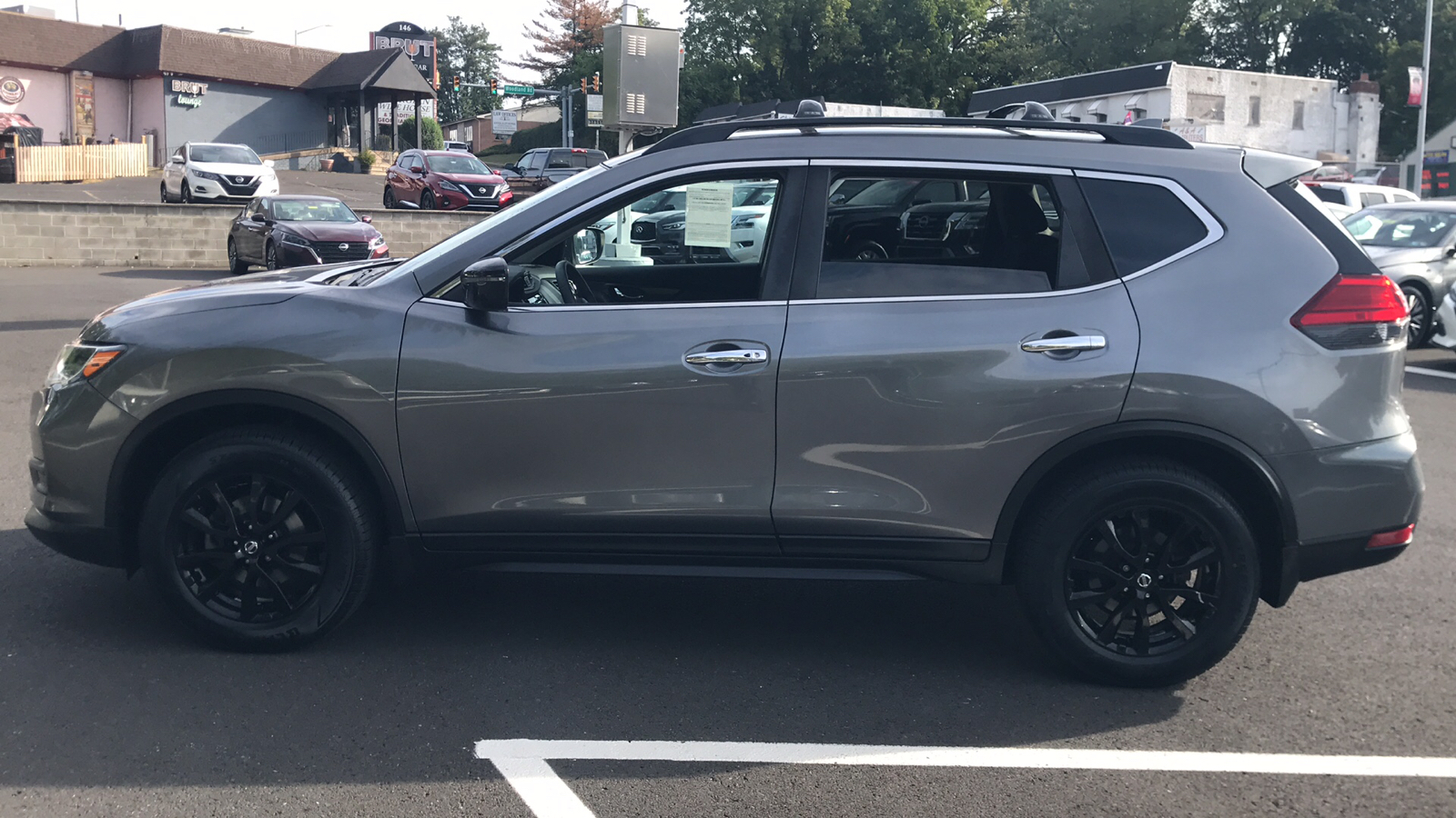 2017 Nissan Rogue SV 4