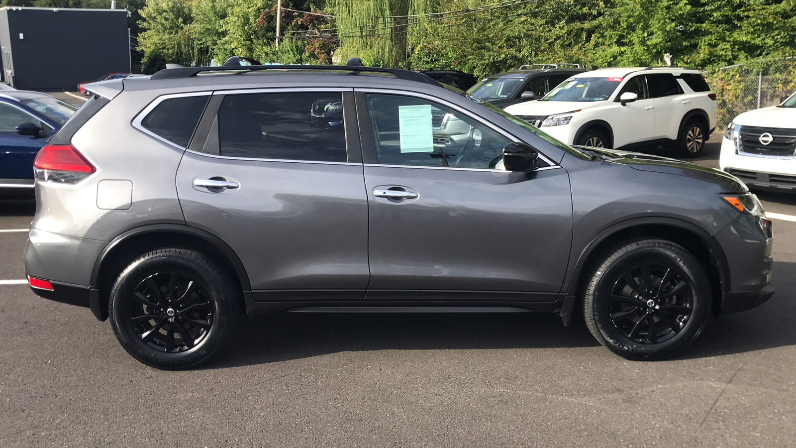 2017 Nissan Rogue SV 26