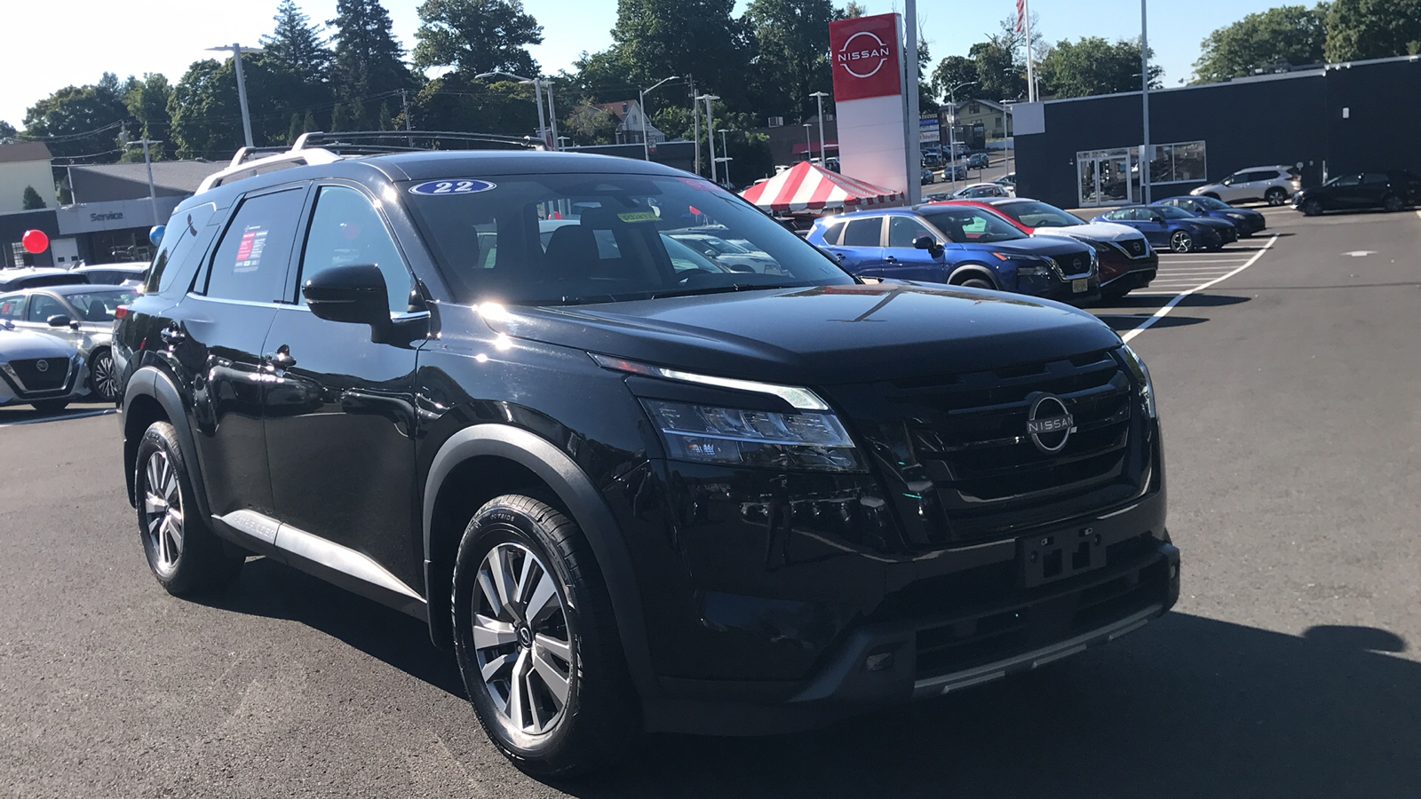 2022 Nissan Pathfinder SL 1