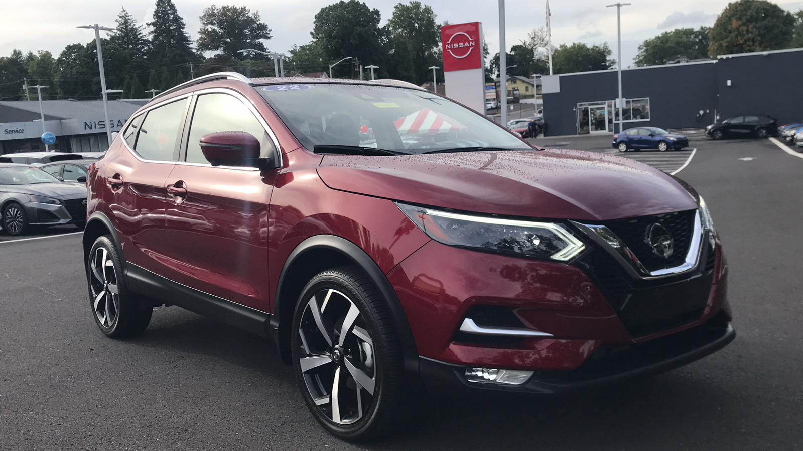 2022 Nissan Rogue Sport SL 1