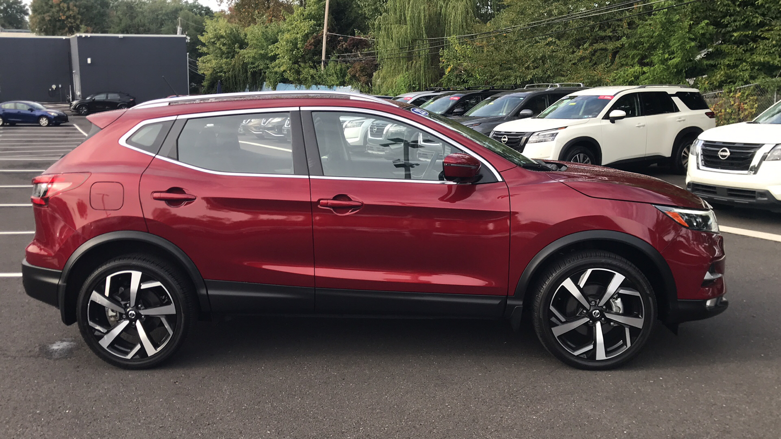 2022 Nissan Rogue Sport SL 28