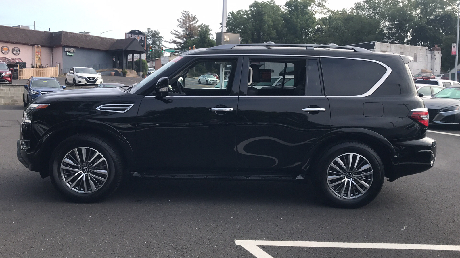 2023 Nissan Armada SL 4