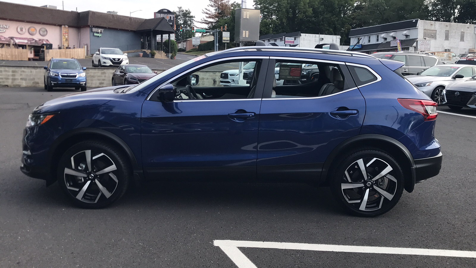 2022 Nissan Rogue Sport SL 4