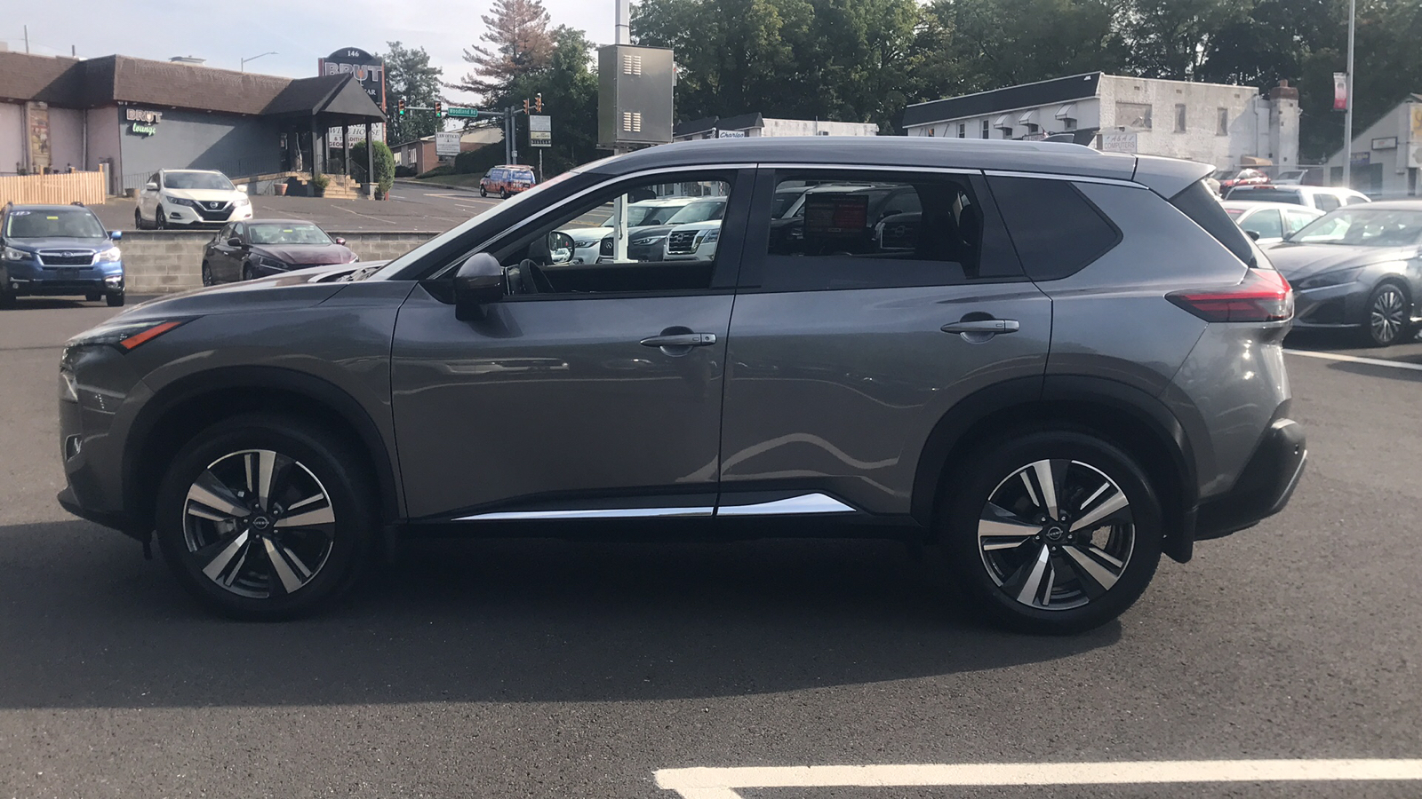 2023 Nissan Rogue SL 4