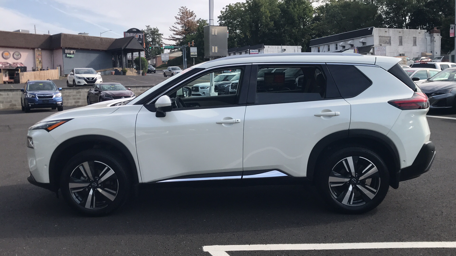 2023 Nissan Rogue SL 4