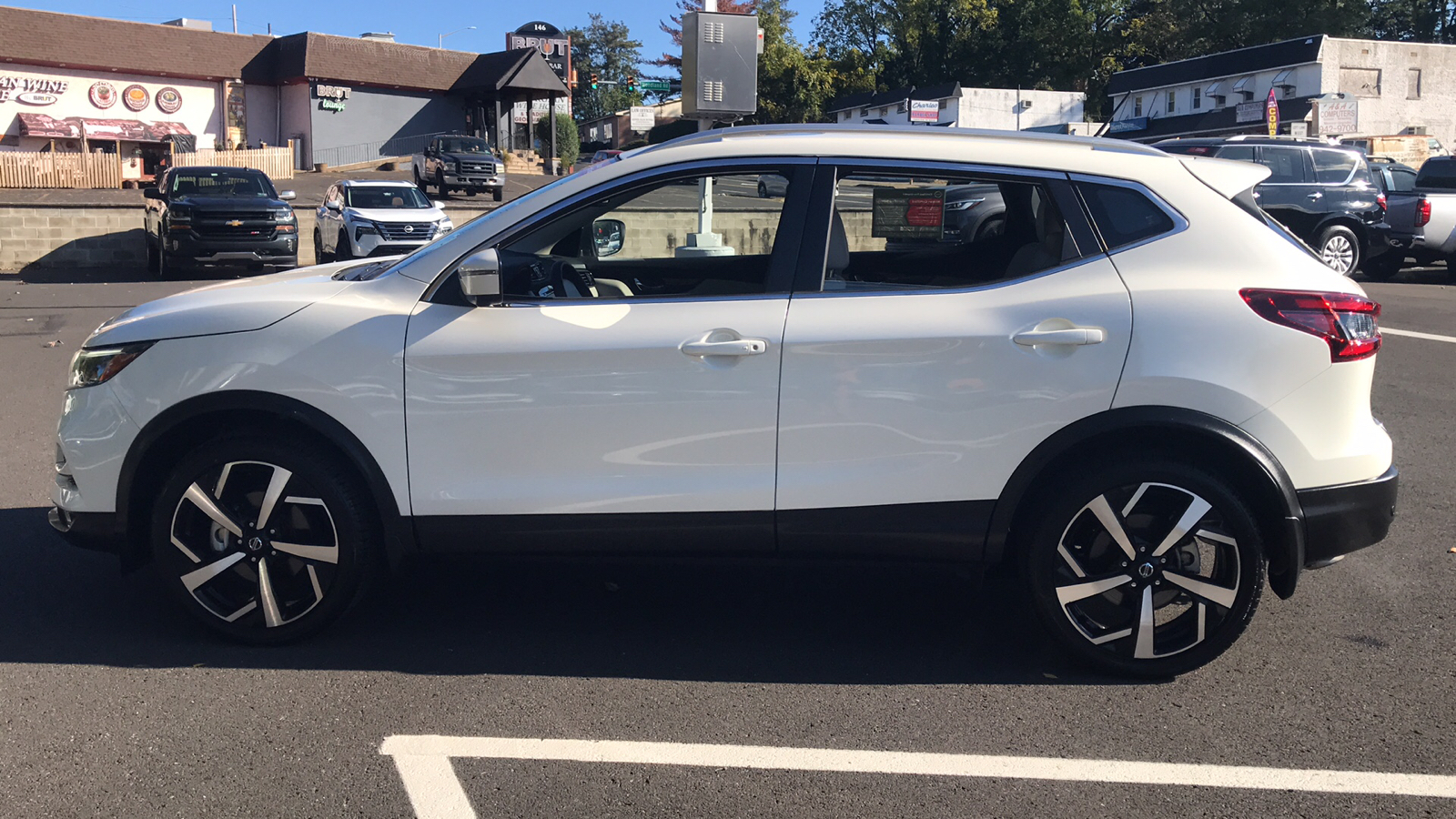 2022 Nissan Rogue Sport SL 4