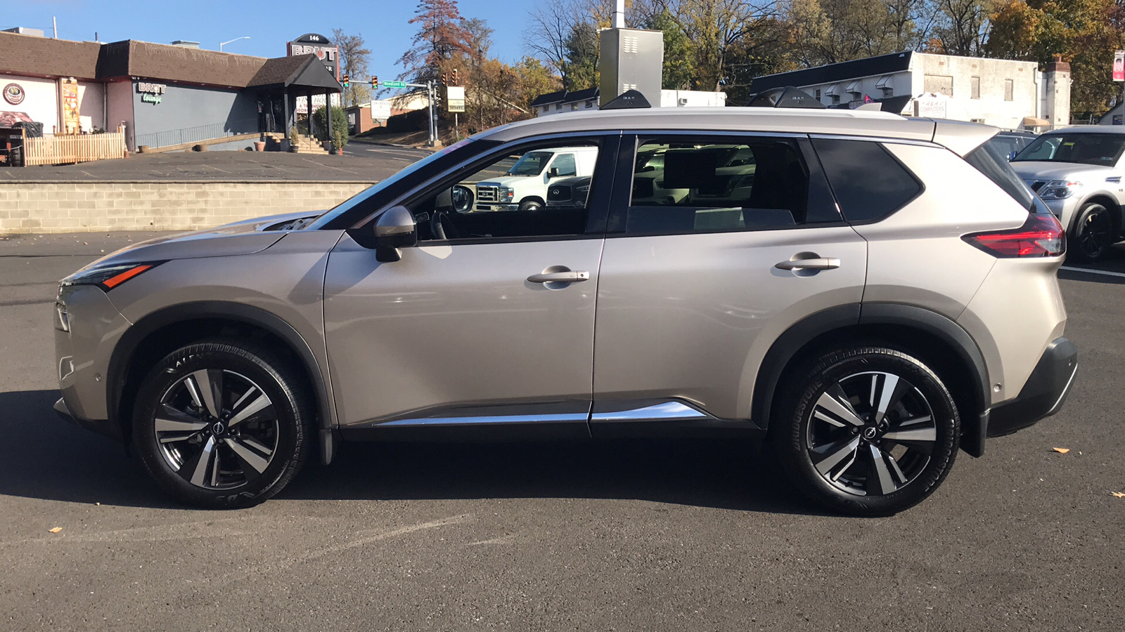 2023 Nissan Rogue SL 4