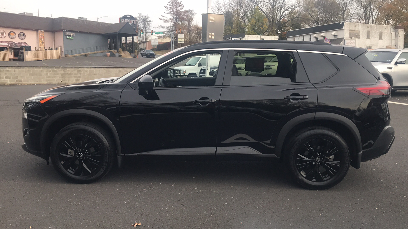 2023 Nissan Rogue SV 4