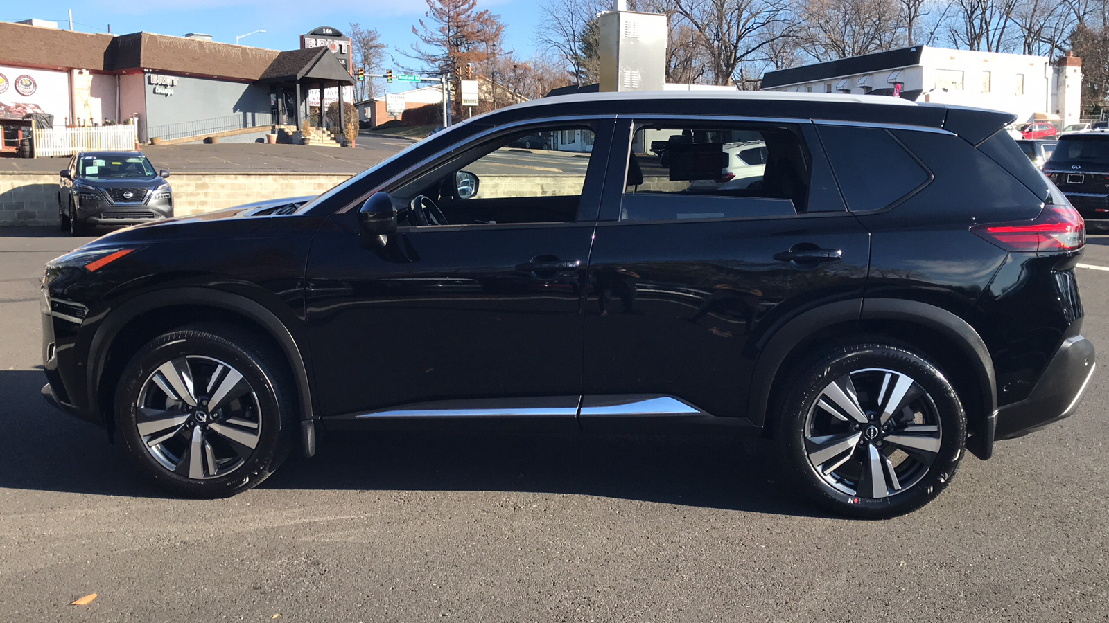 2023 Nissan Rogue SL 4