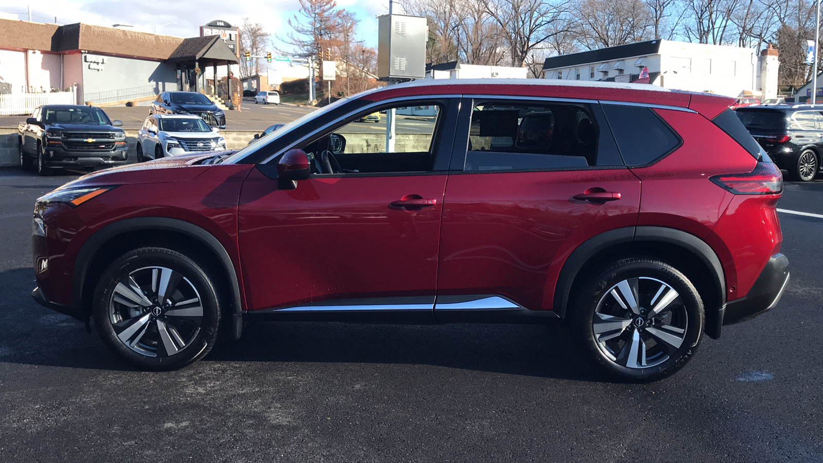 2023 Nissan Rogue SL 4