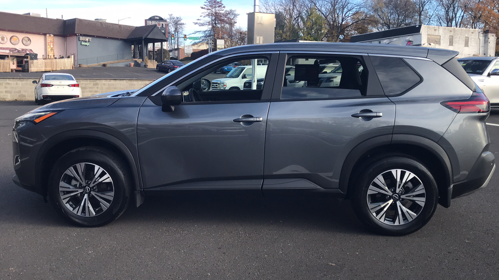 2023 Nissan Rogue SV 4