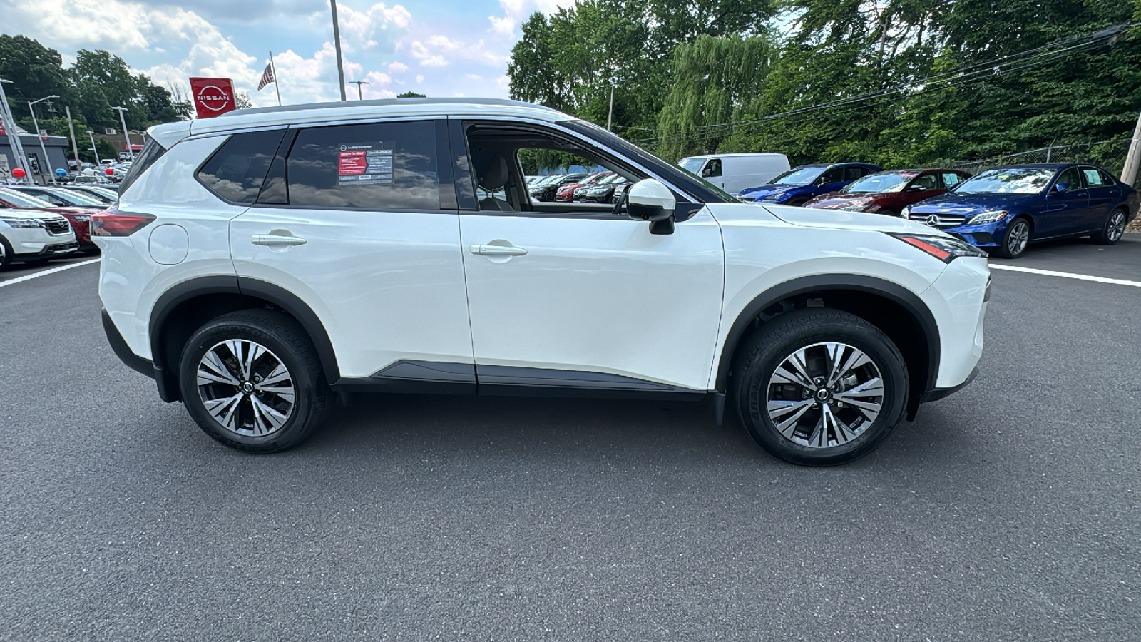 2021 Nissan Rogue SV 9