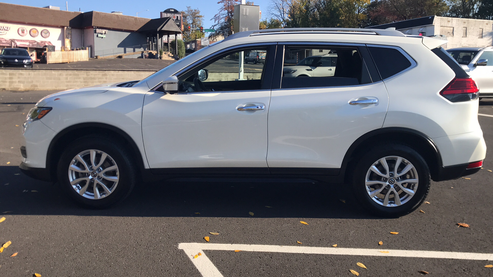 2017 Nissan Rogue SV 4