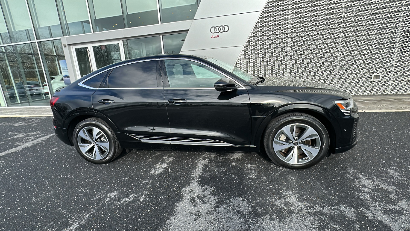 2024 Audi Q8 e-tron Premium Plus 5