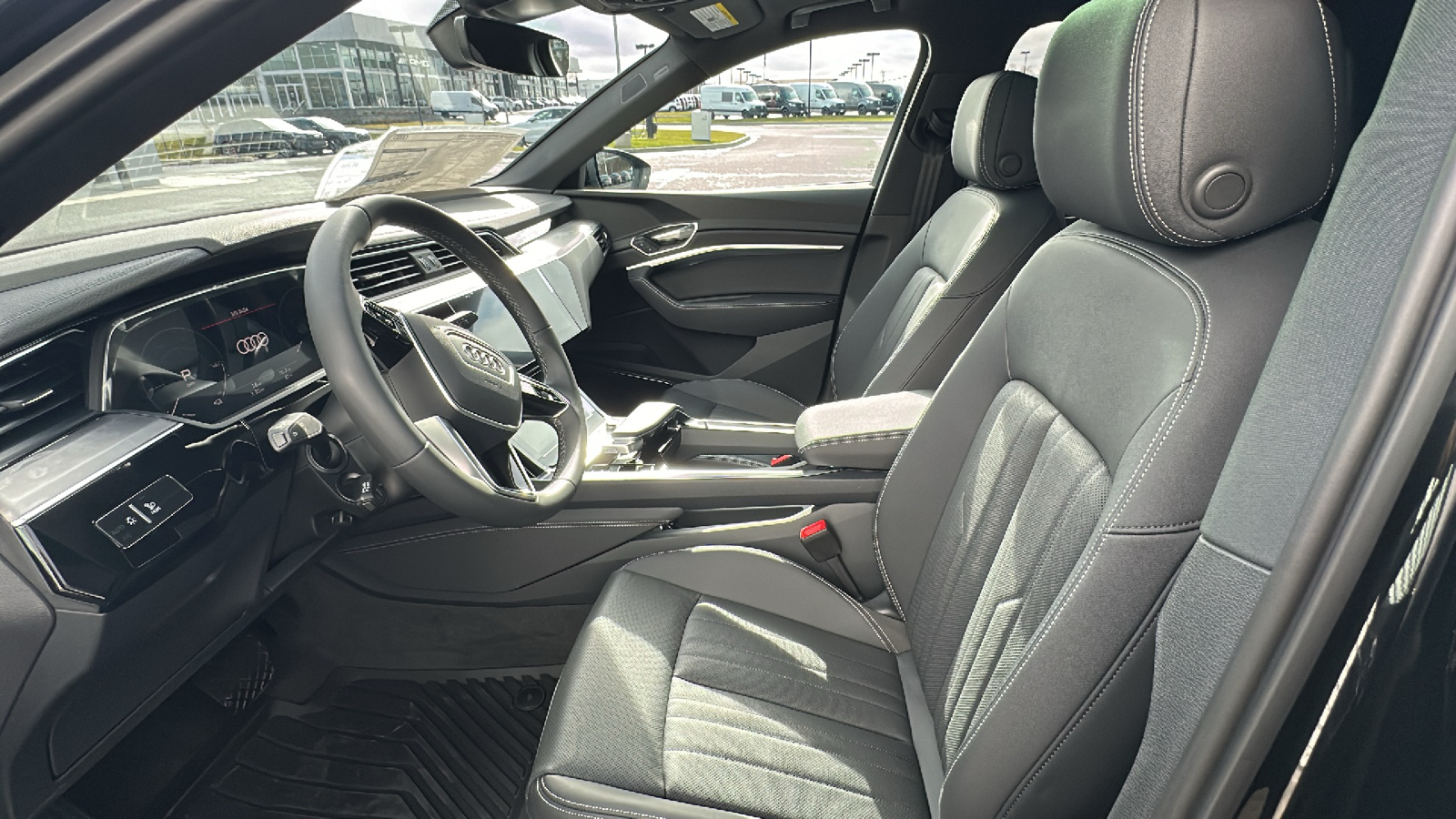 2024 Audi Q8 e-tron Premium Plus 32