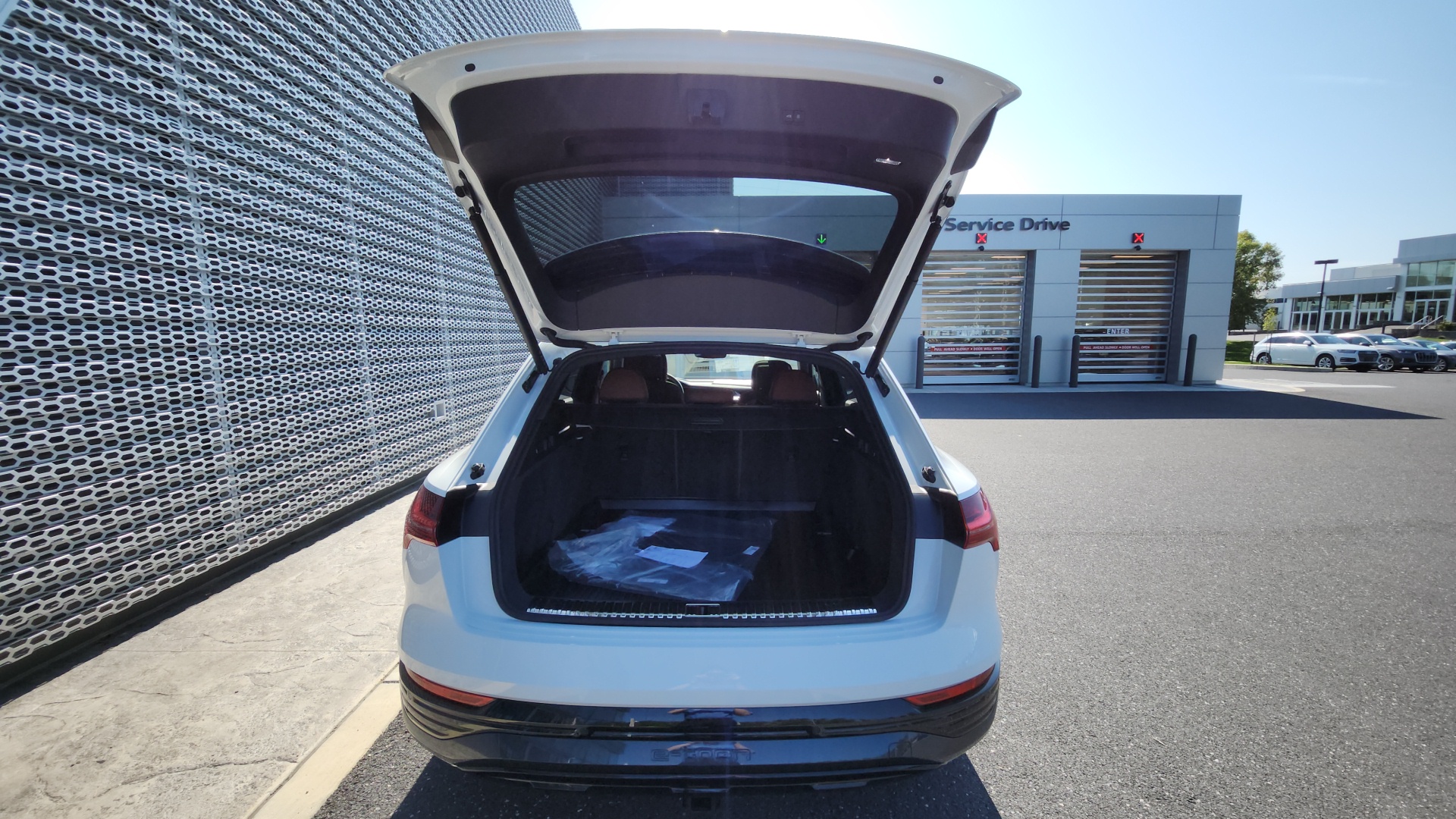 2024 Audi Q8 e-tron Premium Plus 8