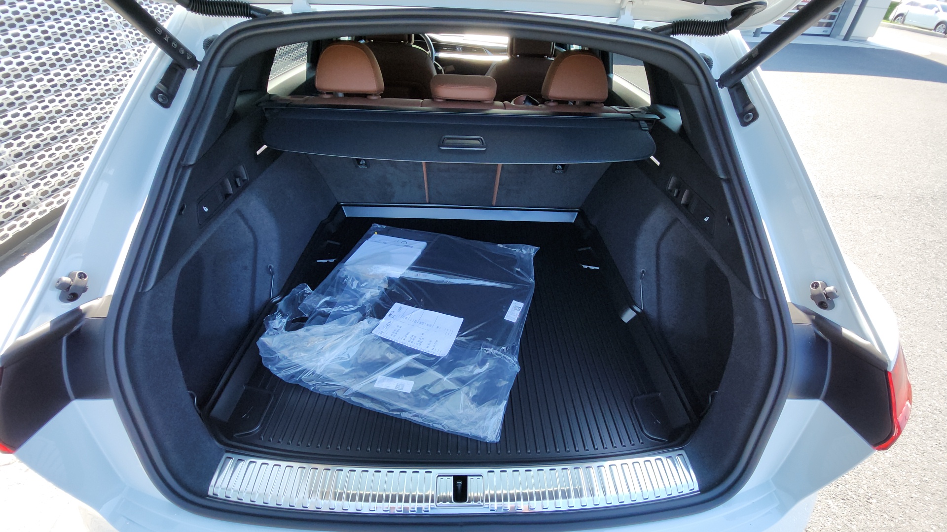 2024 Audi Q8 e-tron Premium Plus 9