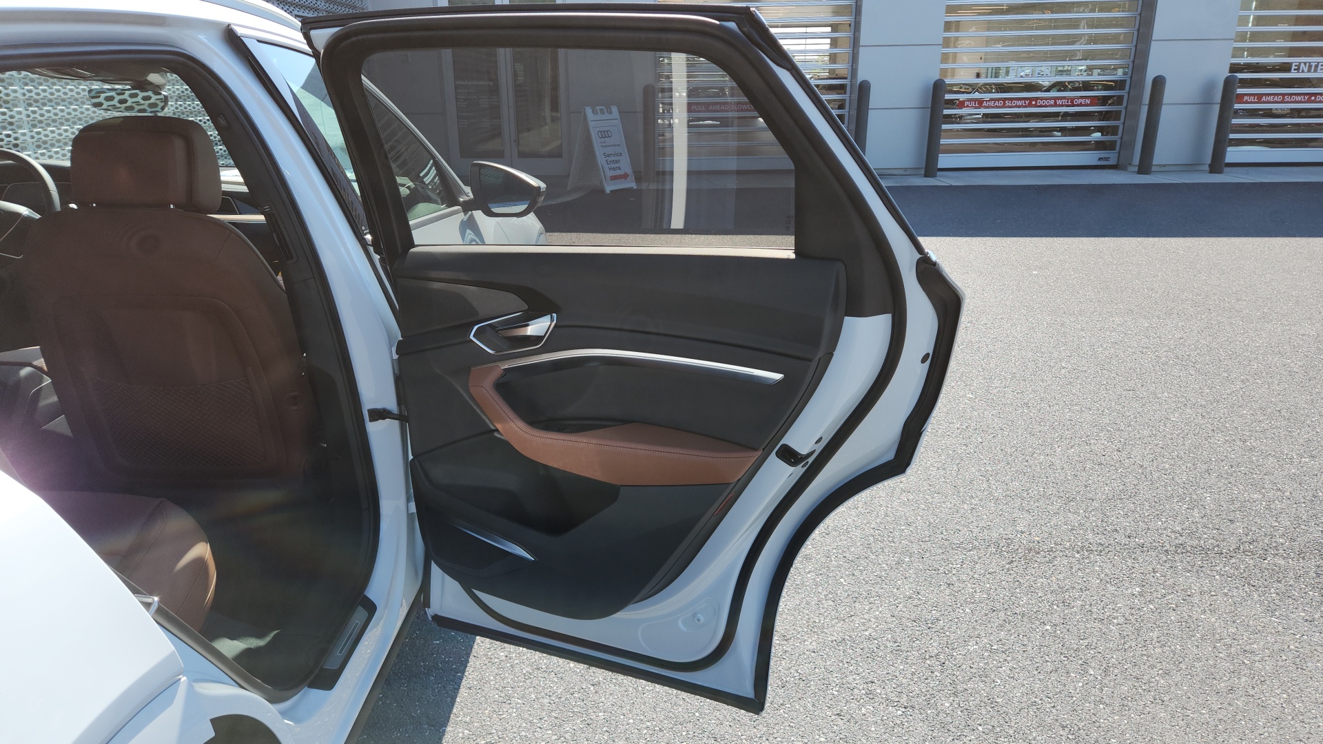 2024 Audi Q8 e-tron Premium Plus 34