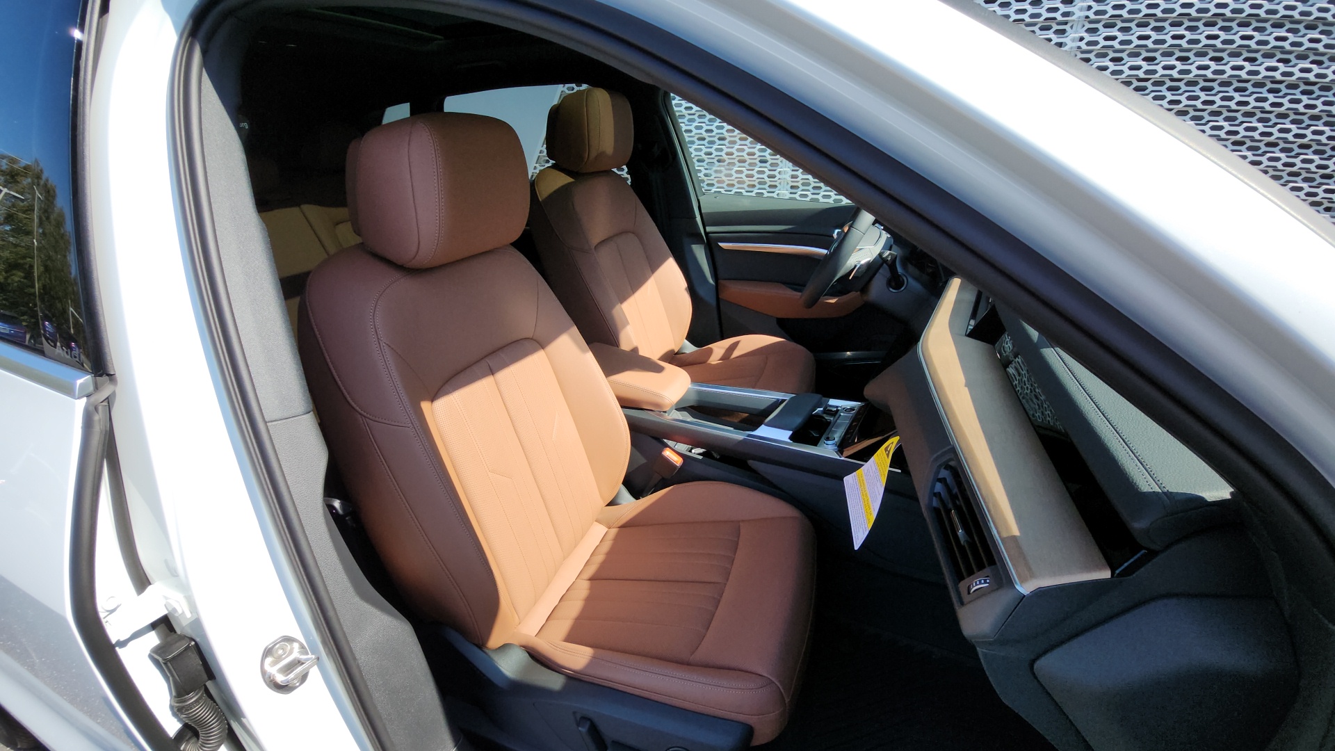 2024 Audi Q8 e-tron Premium Plus 37