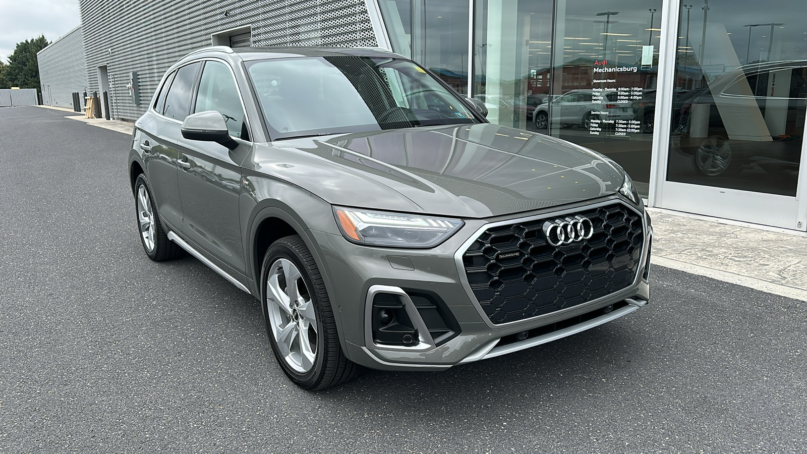 2024 Audi Q5 45 S line Prestige 1