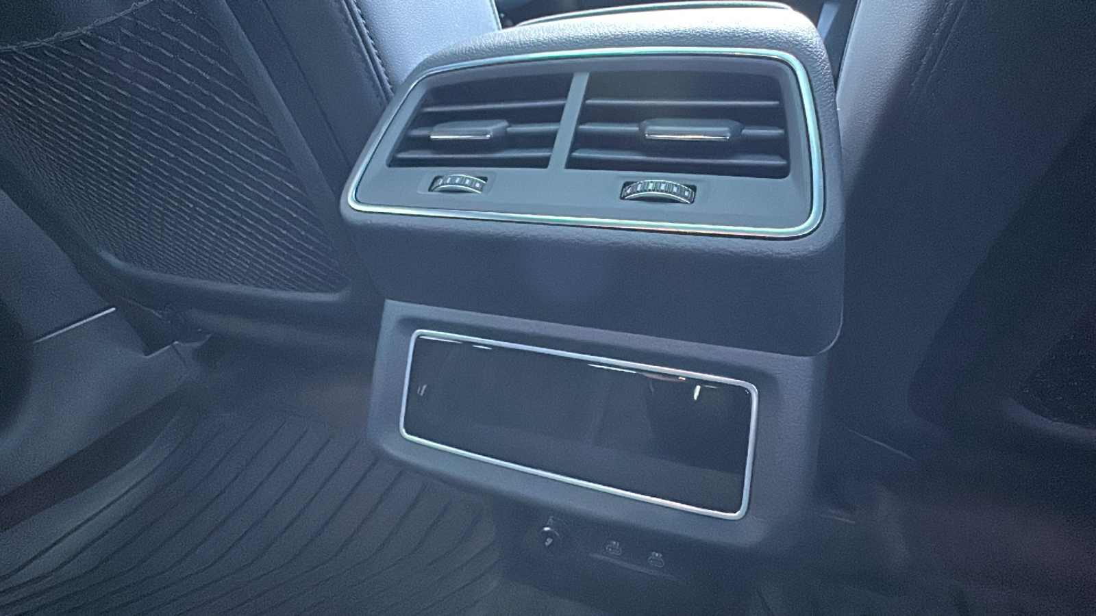 2024 Audi Q8 e-tron Premium Plus 16