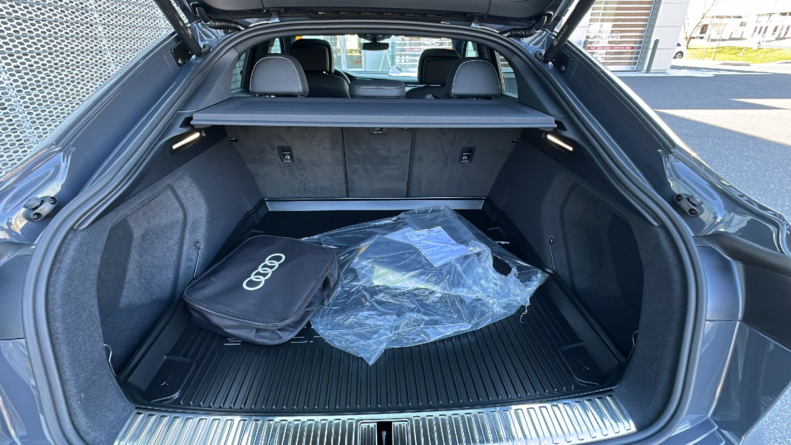 2024 Audi Q8 e-tron Premium Plus 22