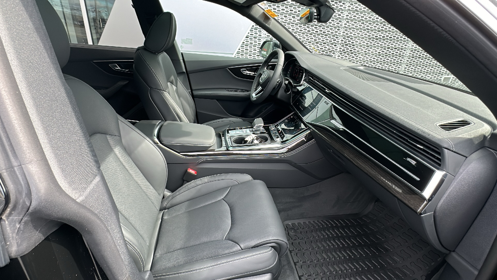 2024 Audi Q8 55 Prestige 7