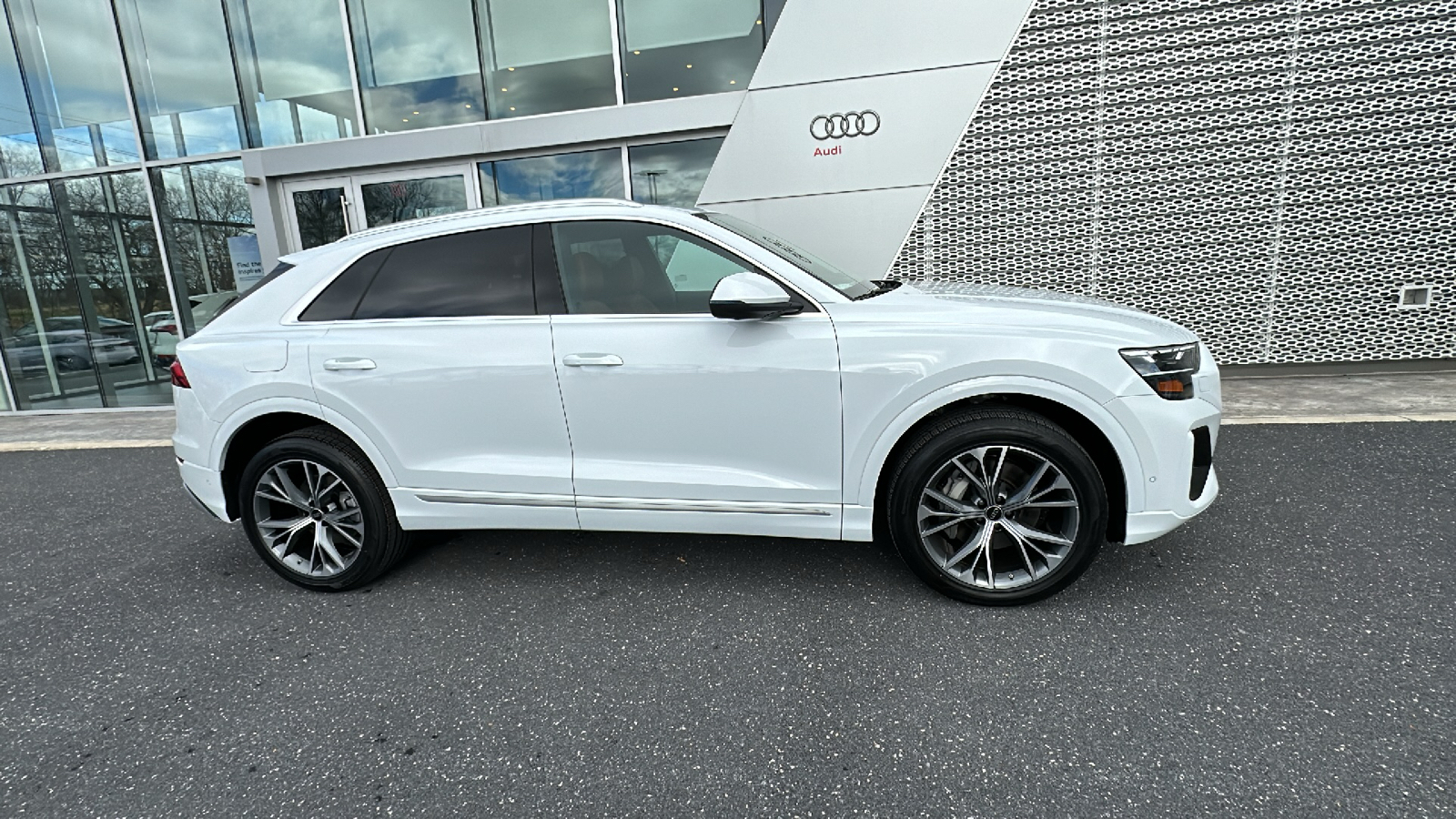 2024 Audi Q8 55 Premium Plus 5