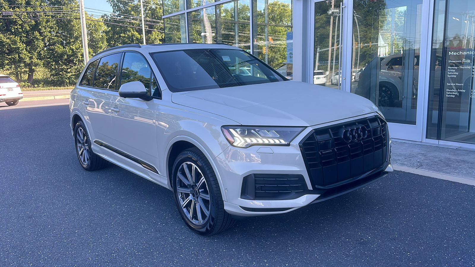 2024 Audi Q7 45 Premium Plus 1