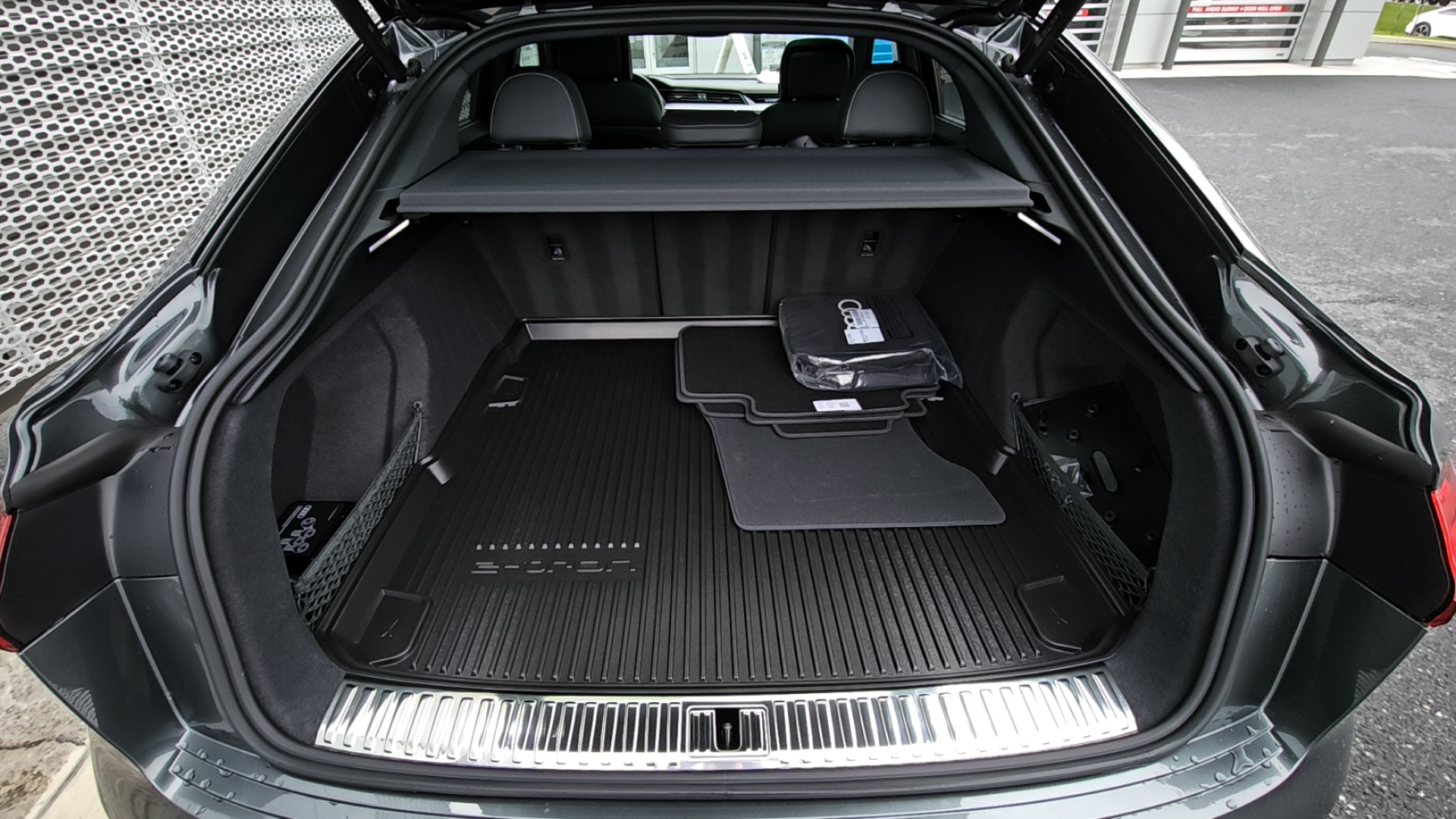 2024 Audi Q8 e-tron Prestige 8