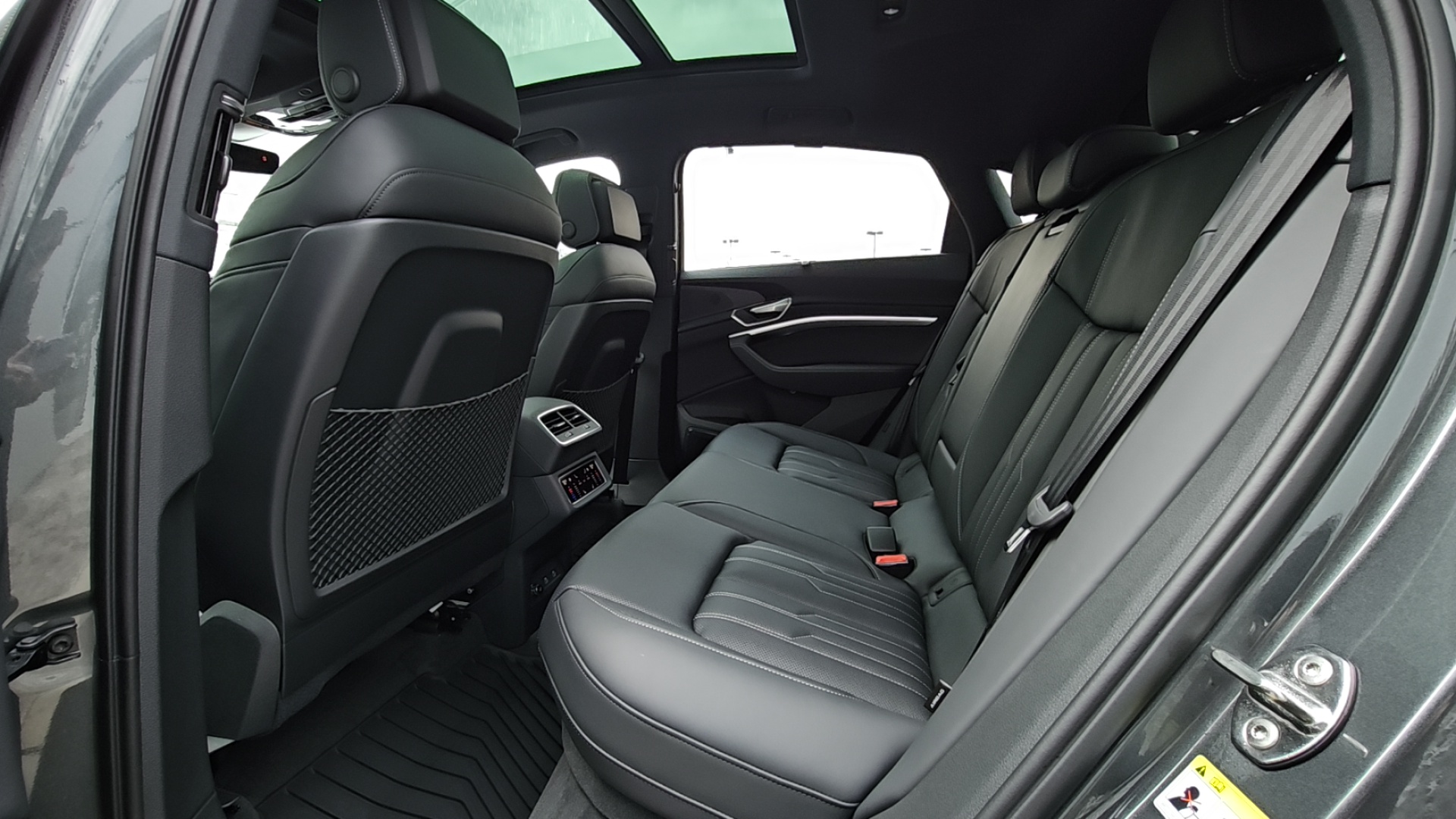 2024 Audi Q8 e-tron Prestige 28