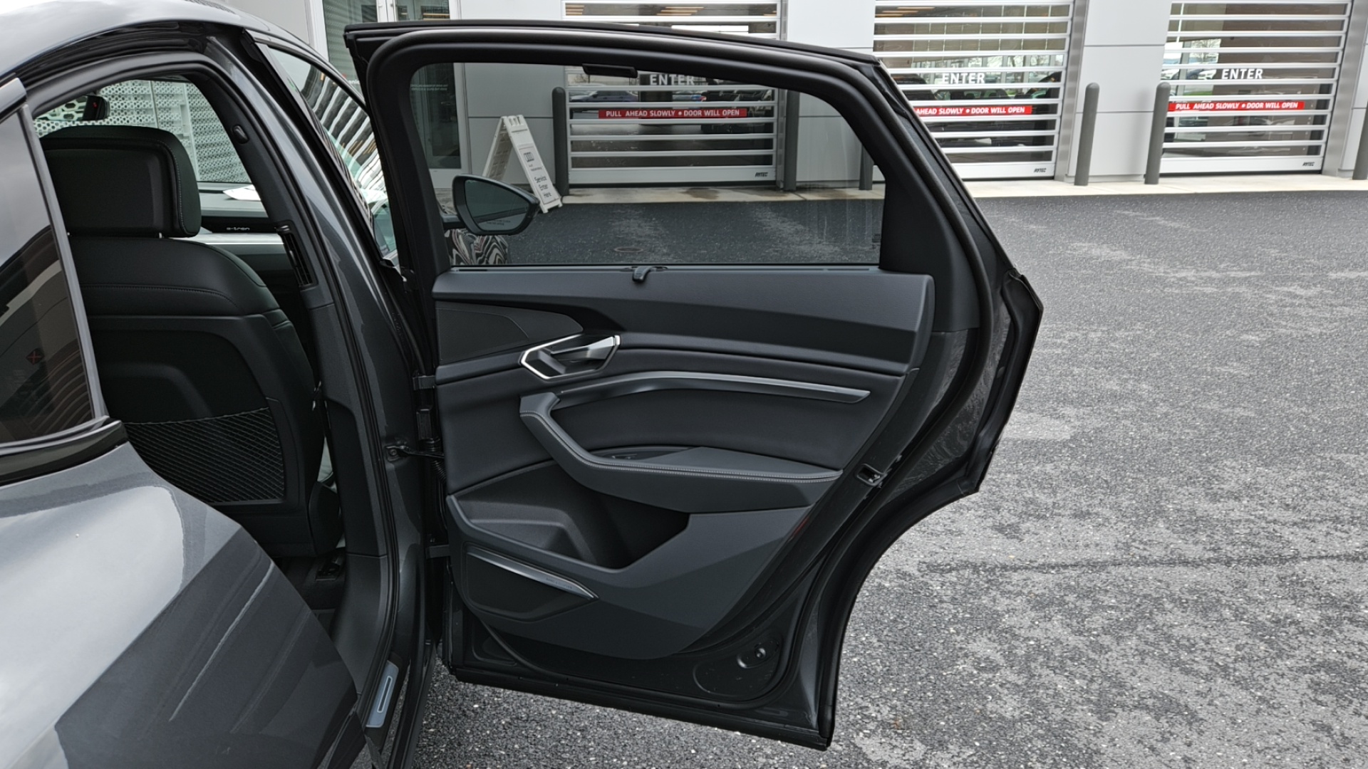 2024 Audi Q8 e-tron Prestige 33