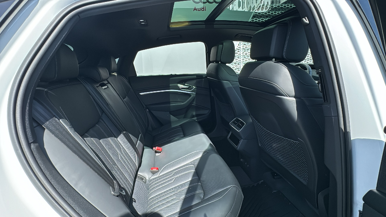 2024 Audi Q8 e-tron Prestige 18