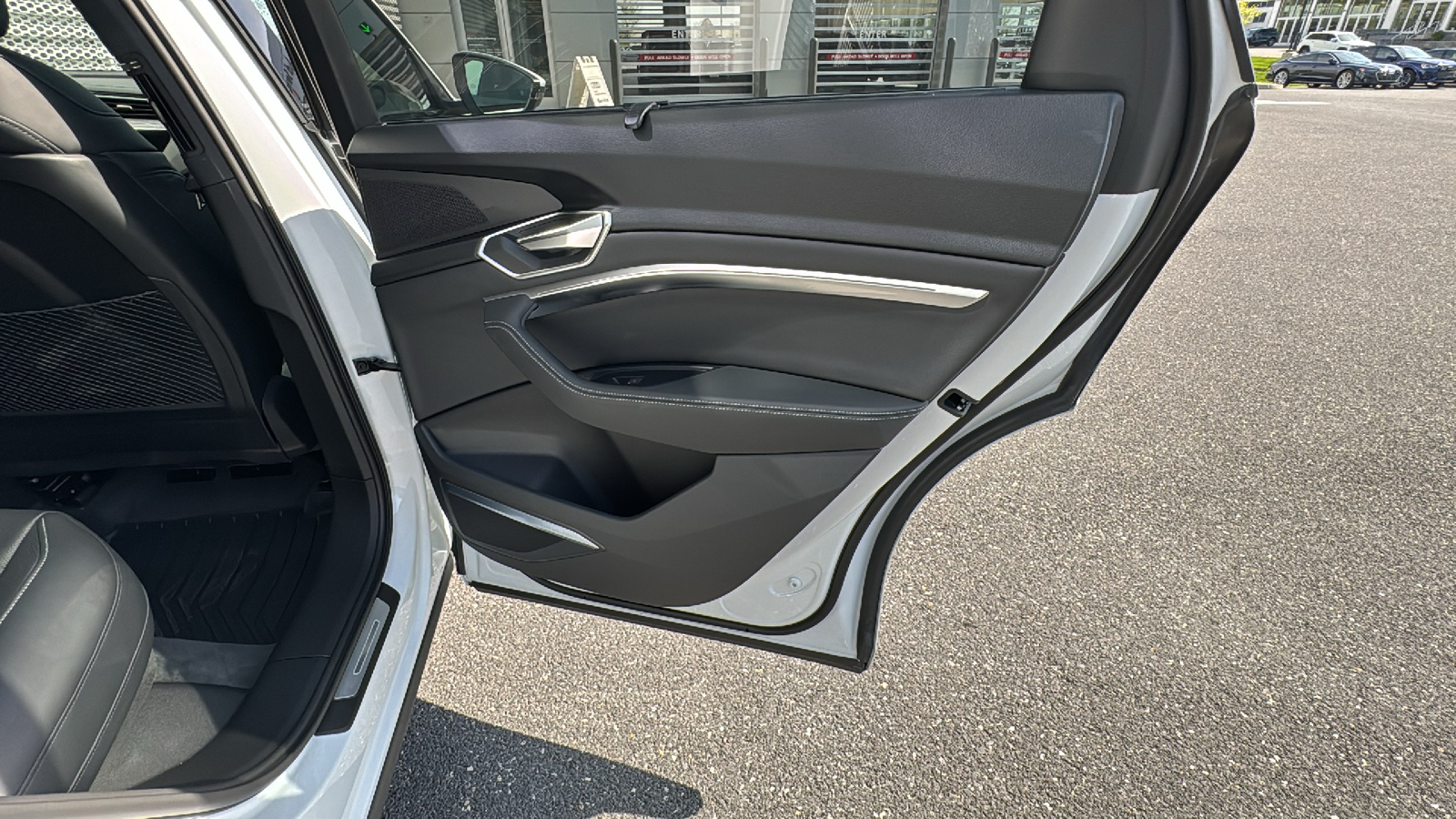 2024 Audi Q8 e-tron Prestige 27