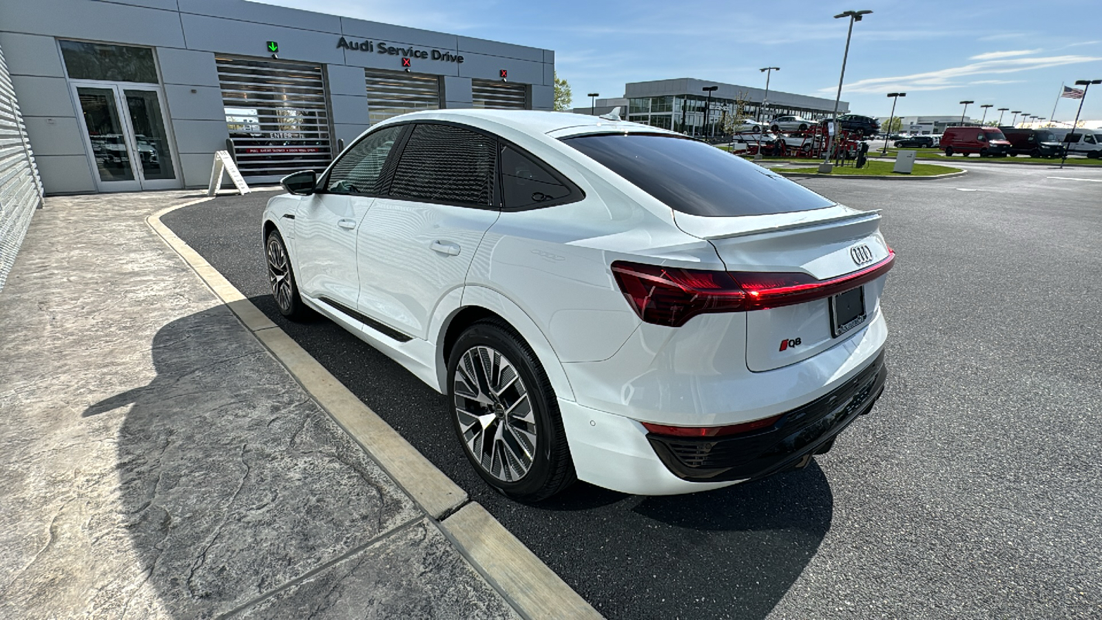 2024 Audi Q8 e-tron Prestige 32